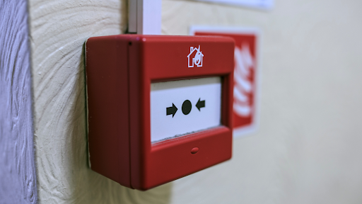 alarme incendie type 4 radio installée sur un mur