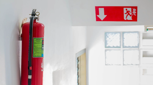 un extincteur avec un pictogramme incendie